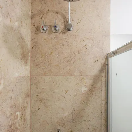 Calcada De Santo Amaro * Lisboa