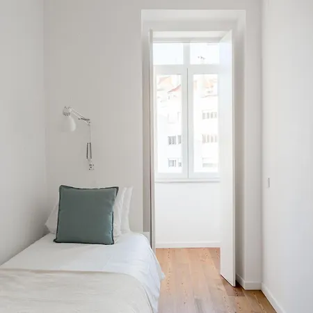 Calcada De Santo Amaro Lisbon