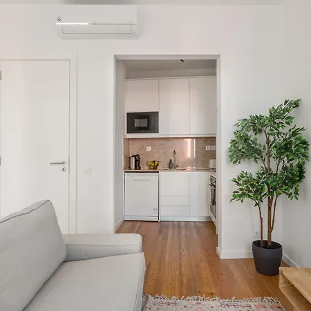 Calcada De Santo Amaro * Lisboa